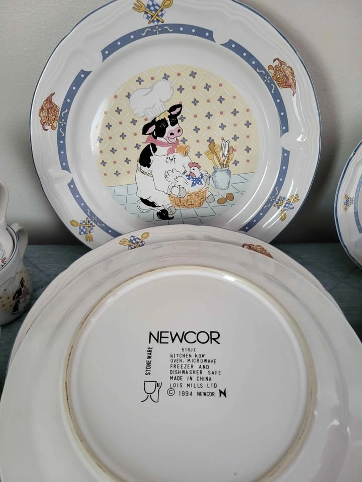 Vintage Newcor "Kitchen Kow" 39-Piece Dinnerware Set - photo 2