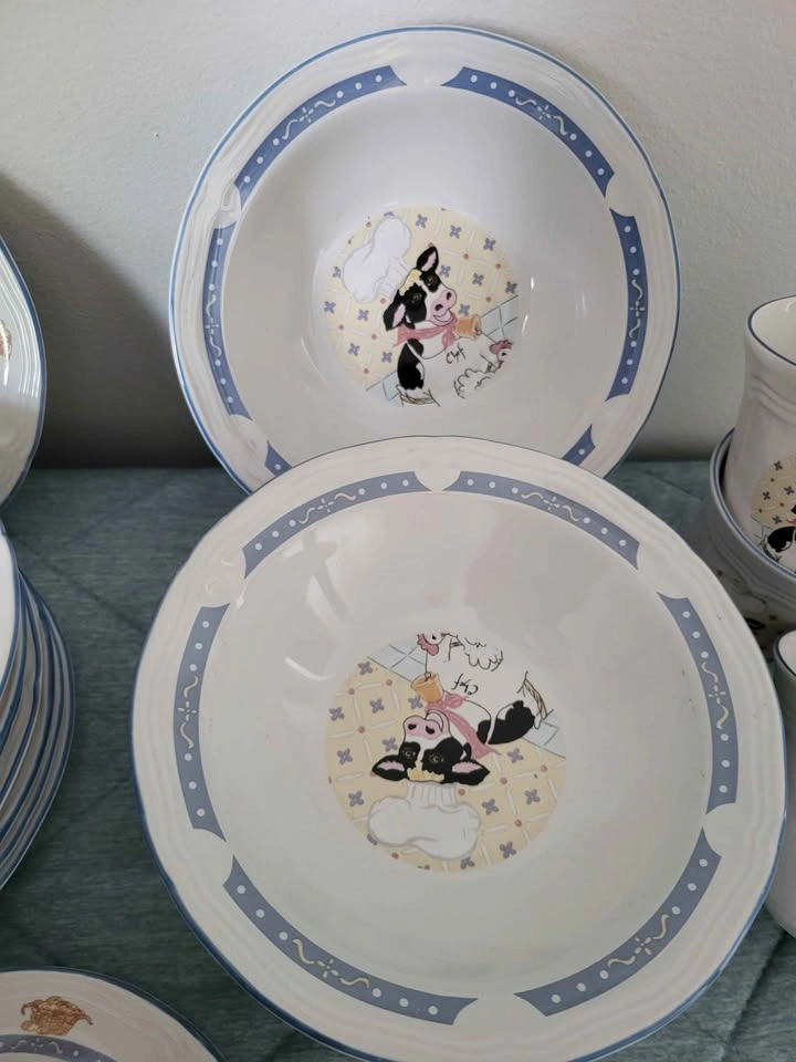 Vintage Newcor "Kitchen Kow" 39-Piece Dinnerware Set - photo 5