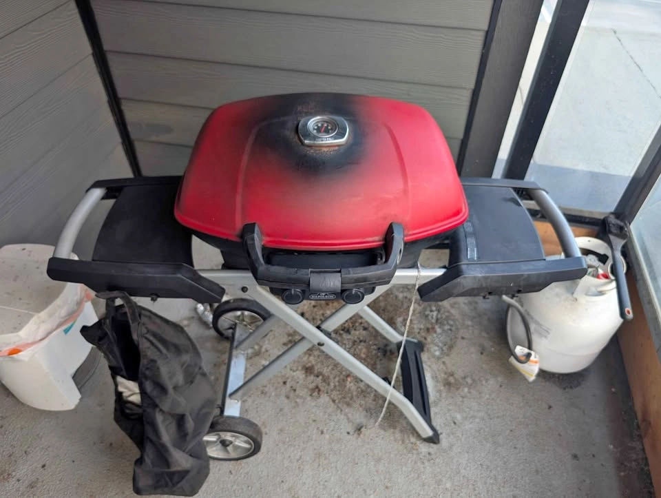 Napoleon TravelQ 285X Portable Gas BBQ + Tank, Hose & Cover