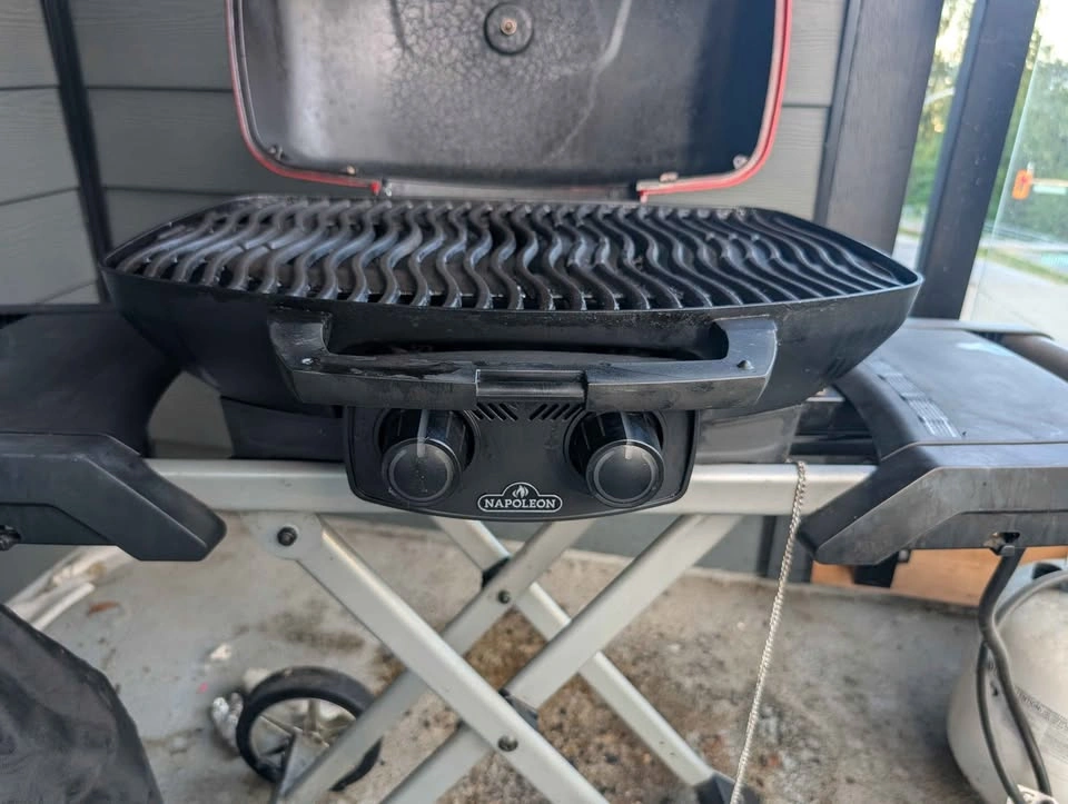 Napoleon TravelQ 285X Portable Gas BBQ + Tank, Hose & Cover - photo 4