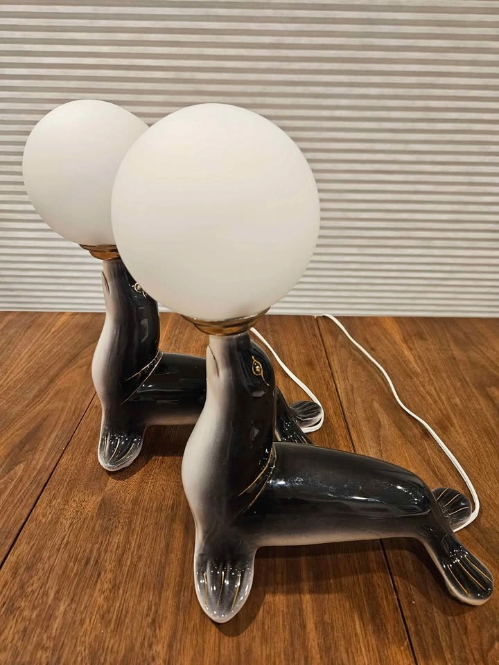 Vintage Pair of Sea Lion Table Lamps - photo 3