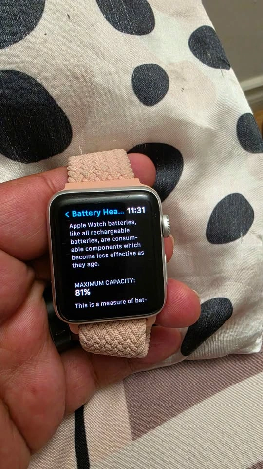 Apple Watch Series 3 – Silver Aluminum (42mm) - photo 2