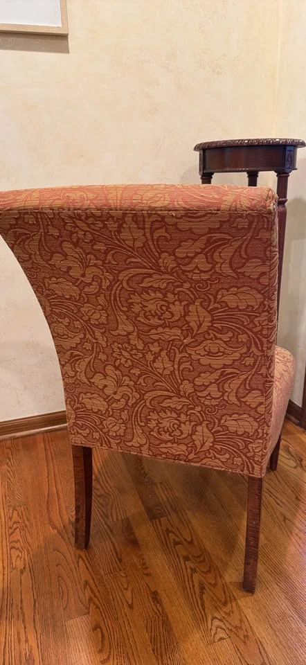 Elegant Upholstered Accent Chair - photo 2