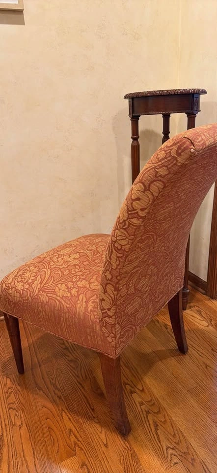 Elegant Upholstered Accent Chair - photo 3