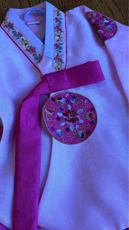 Adorable Korean Hanbok for a 7-Year-Old Girl 💕 - photo 2