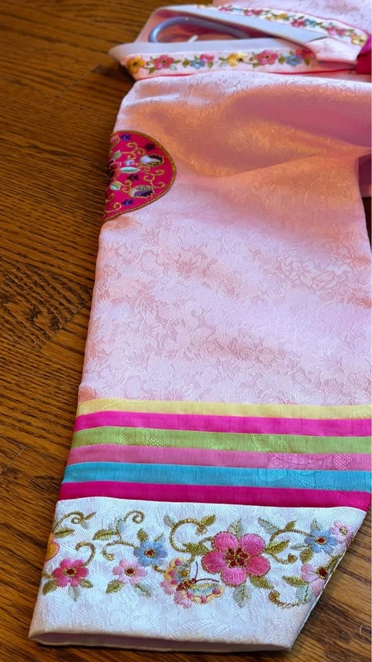 Adorable Korean Hanbok for a 7-Year-Old Girl 💕 - photo 4