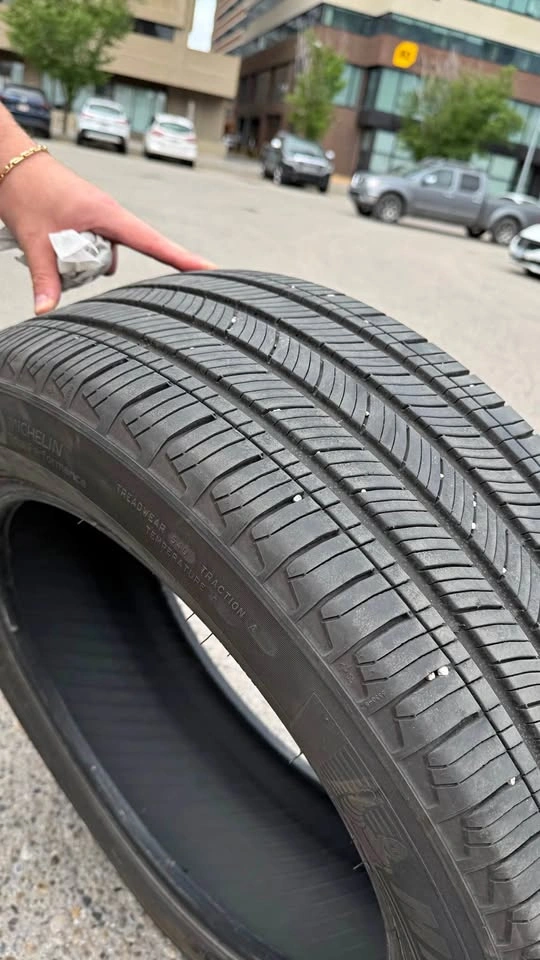 Michelin Primacy A/S tires 235/55R19 LIKE NEW