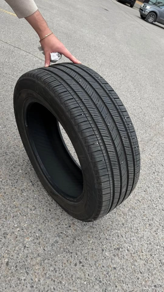 Michelin Primacy A/S tires 235/55R19 LIKE NEW - photo 3