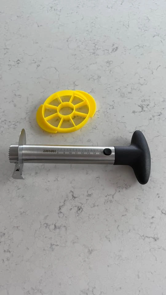 Pineapple cutter