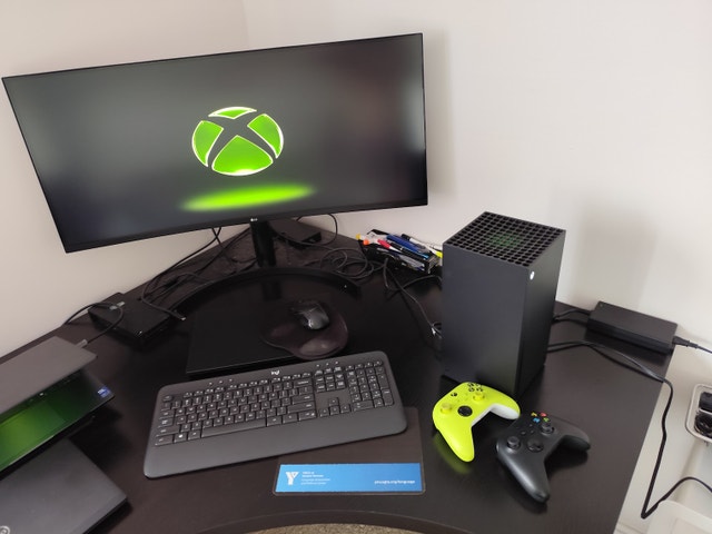 Xbox Series X 1TB w/2 controllers - photo 2