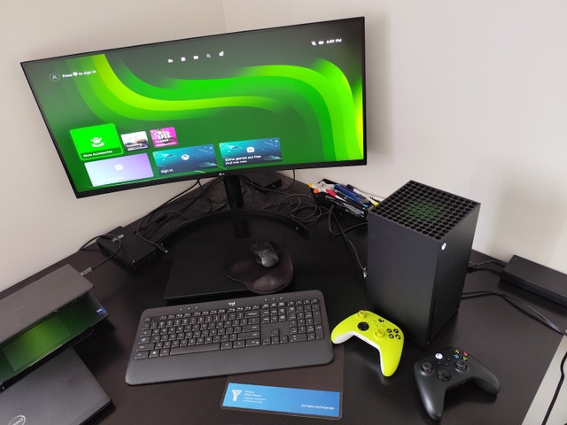 Xbox Series X 1TB w/2 controllers - photo 3