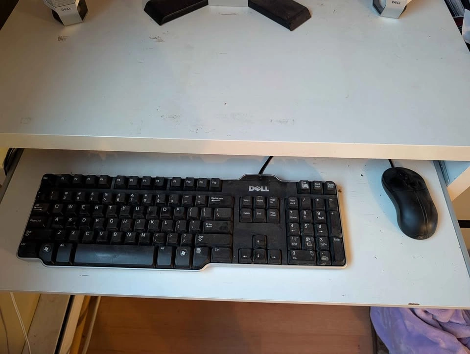 Full PC Setup w/ Table - photo 3