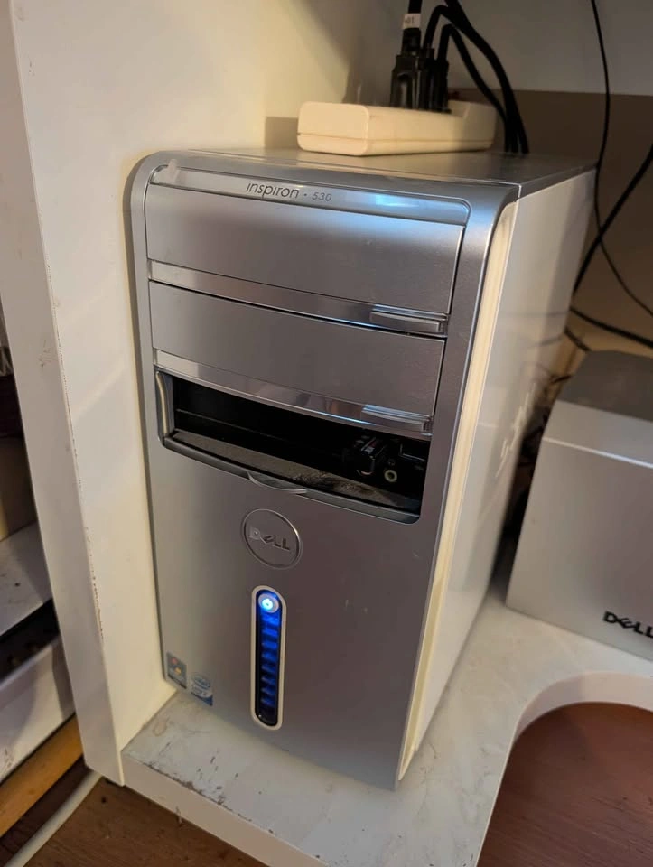 Full PC Setup w/ Table - photo 4