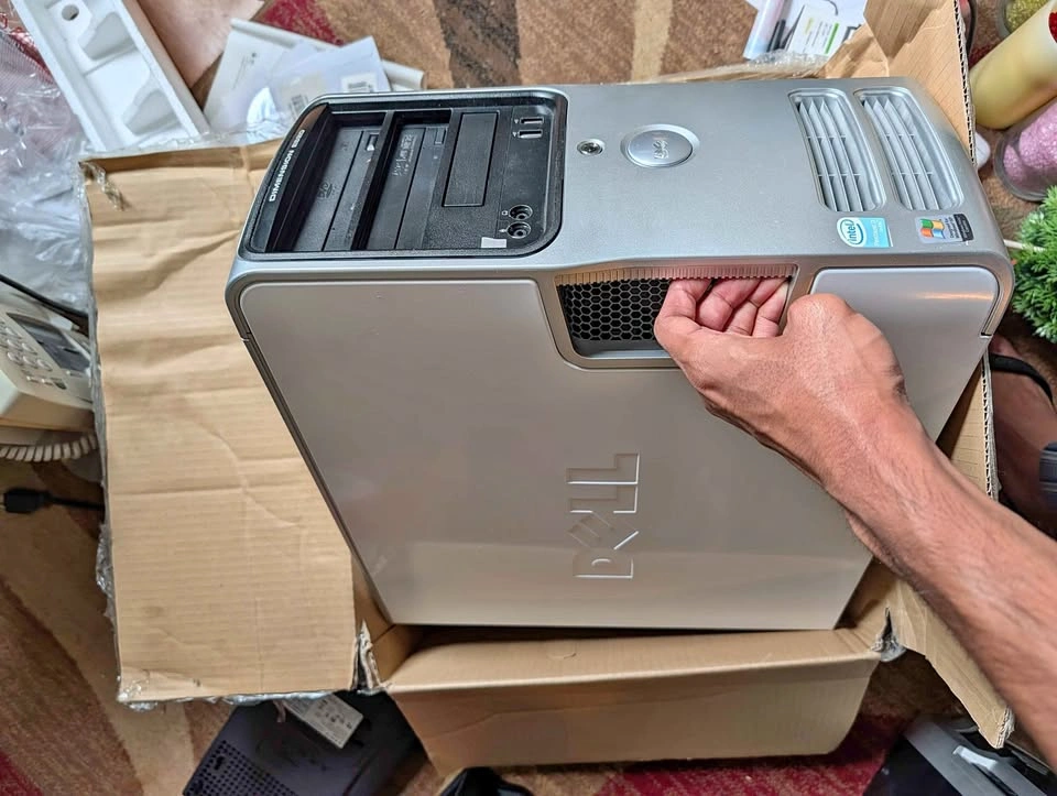 DELL Dimension E520 PC Case w/ RAM Chips | FOR SALE