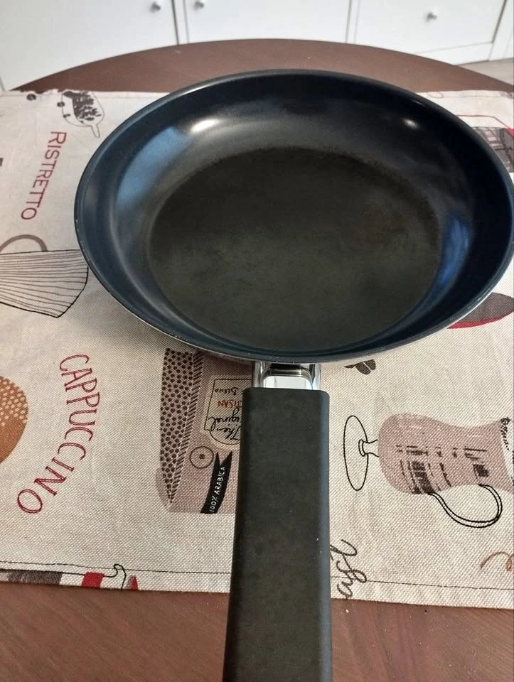 IKEA TAGGHAJ Non-Stick Frying Pan (24 cm)