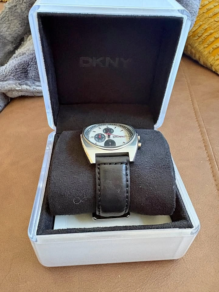DKNY NEVER WORN Rare Vintage DKNY Quartz NY5082 Watch