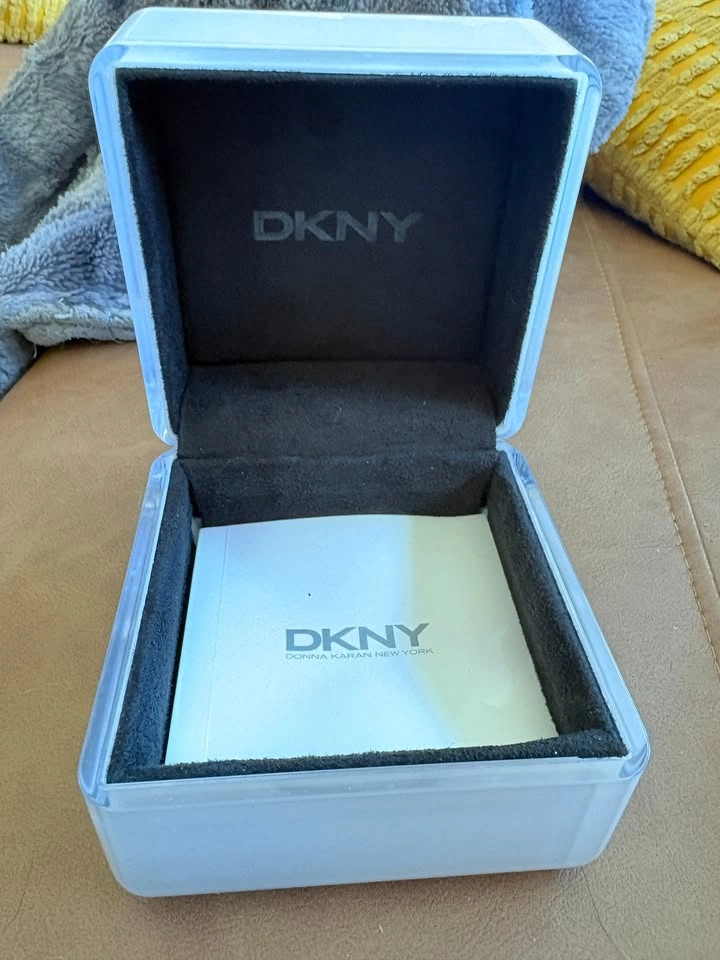 DKNY NEVER WORN Rare Vintage DKNY Quartz NY5082 Watch - photo 4