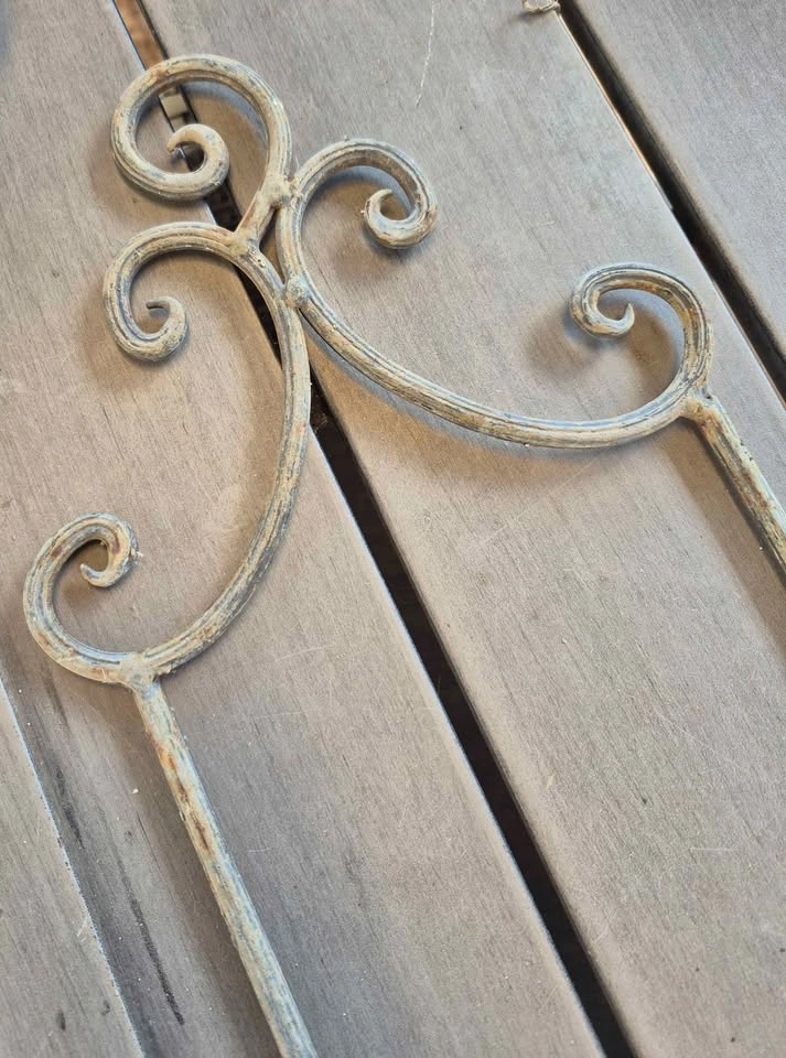 Vintage Style Metal Scroll Wall Display Rack - photo 3