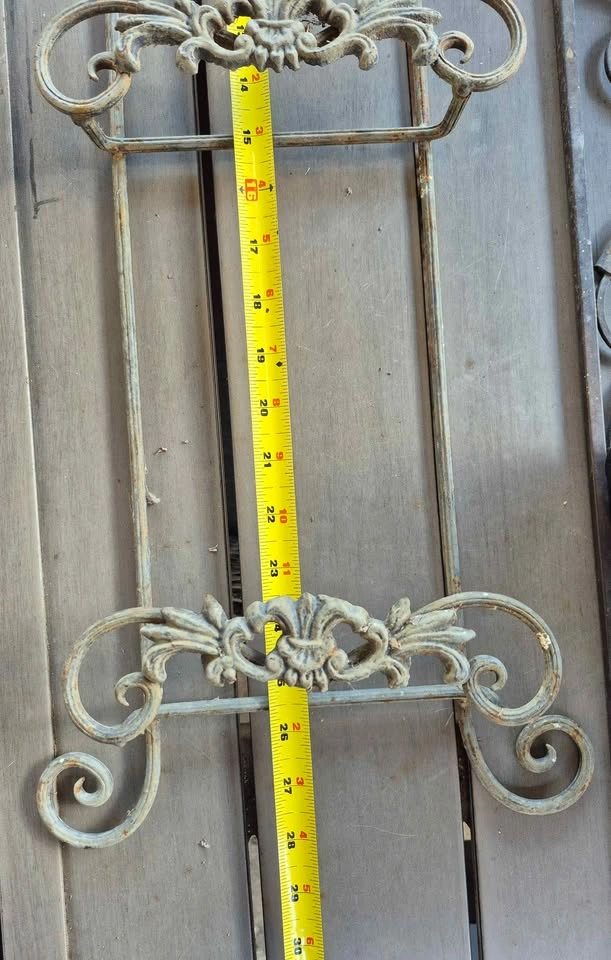 Vintage Style Metal Scroll Wall Display Rack - photo 5