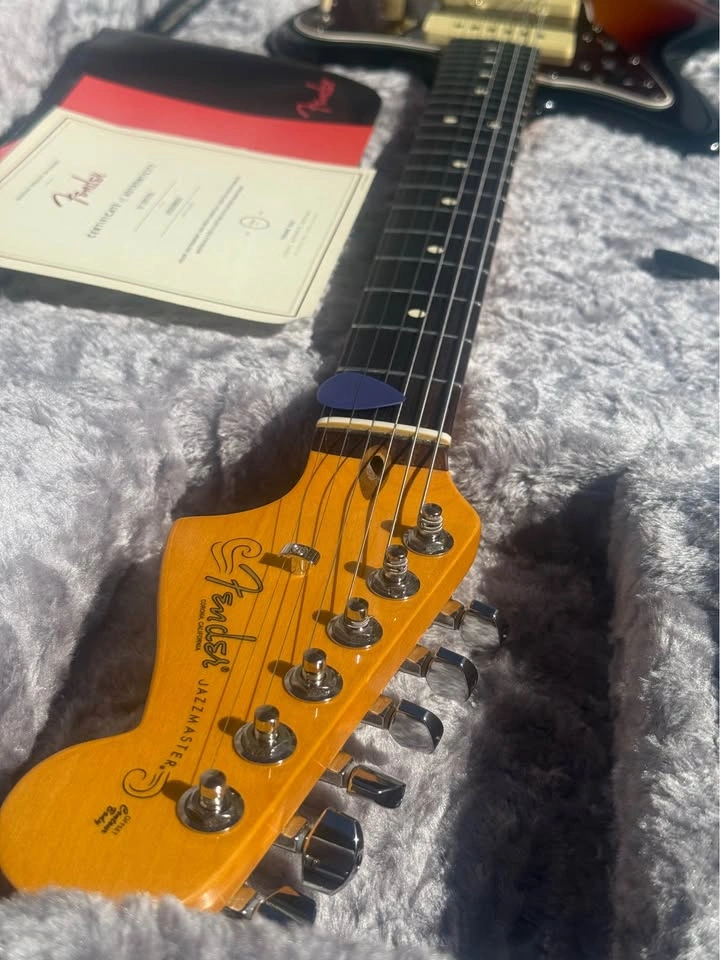 Fender American Professional II Jazzmaster - photo 3