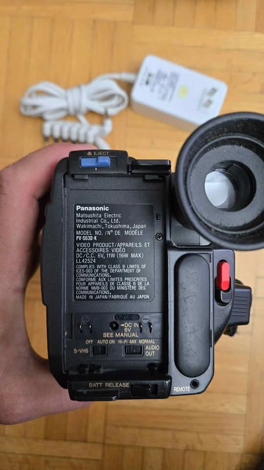 Panasonic PV-S630-K Camcorder - photo 2