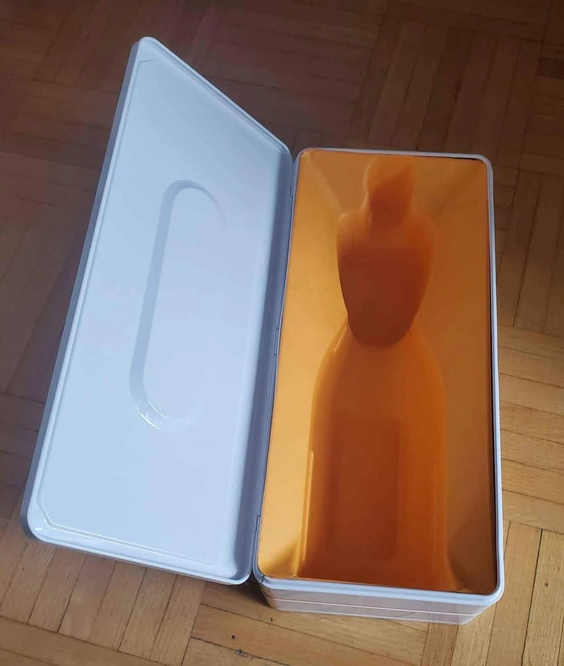 Veuve Clicquot Limited Edition Collectors Cassette Tin Box * Emp - photo 2