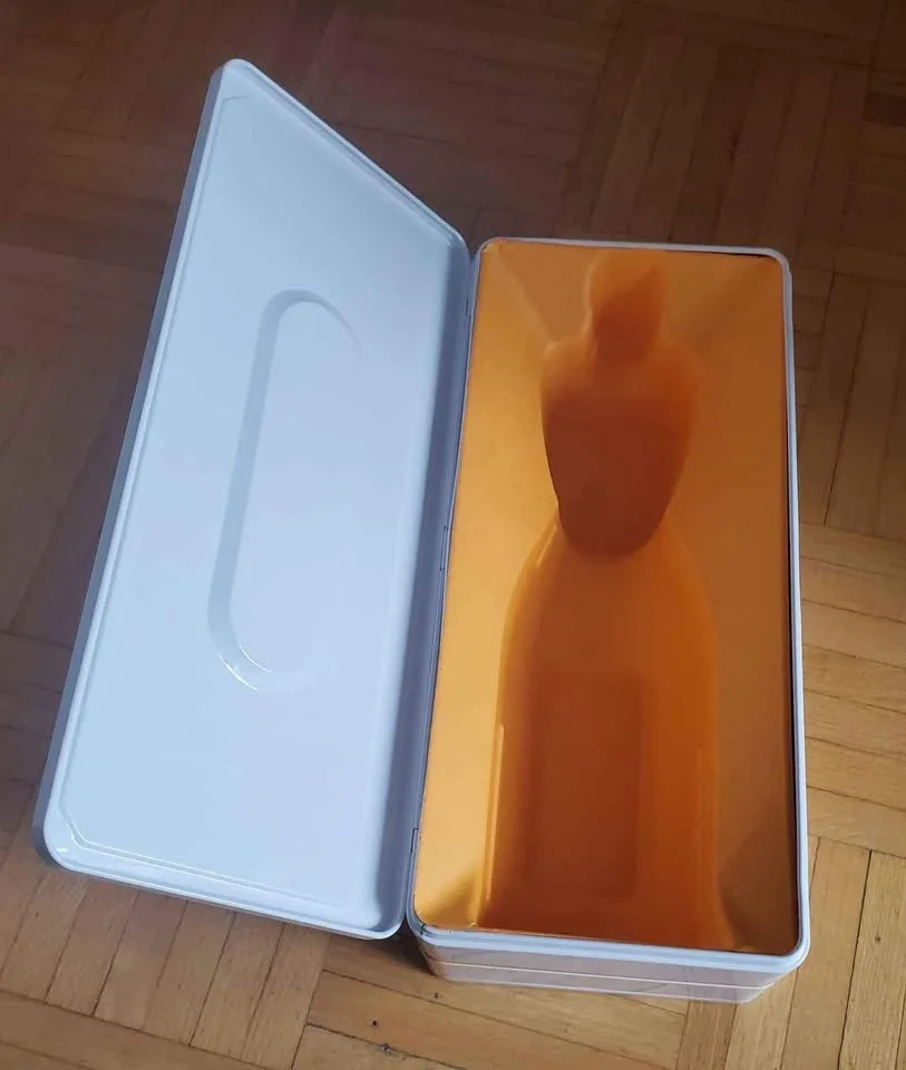 Veuve Clicquot Limited Edition Collectors Cassette Tin Box * Emp - photo 2