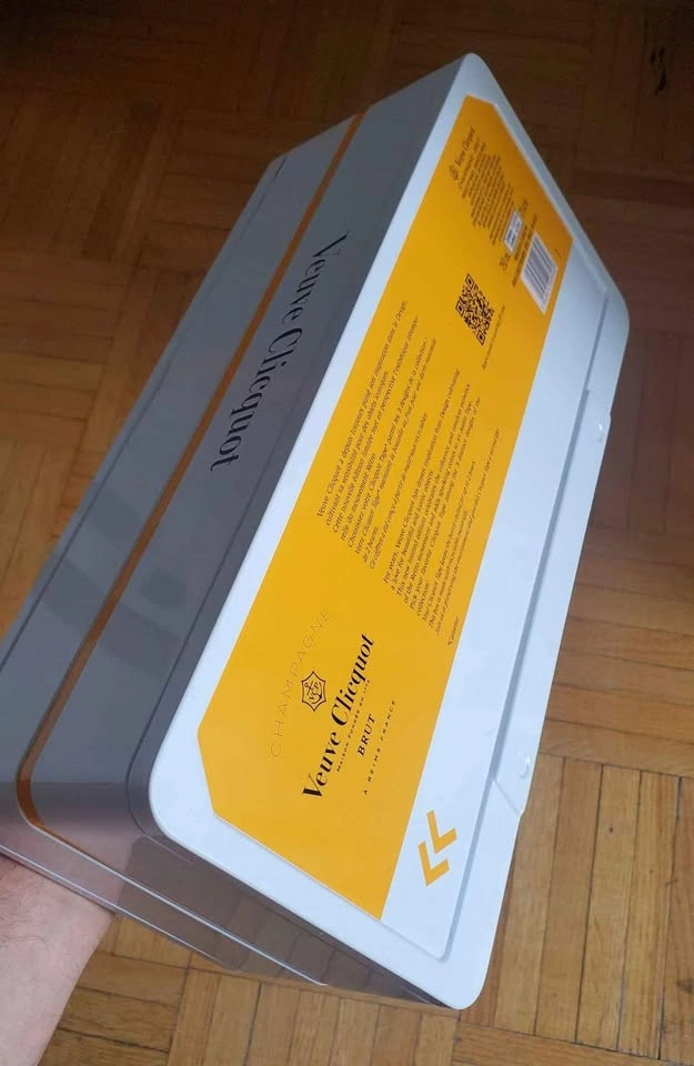 Veuve Clicquot Limited Edition Collectors Cassette Tin Box * Emp - photo 3