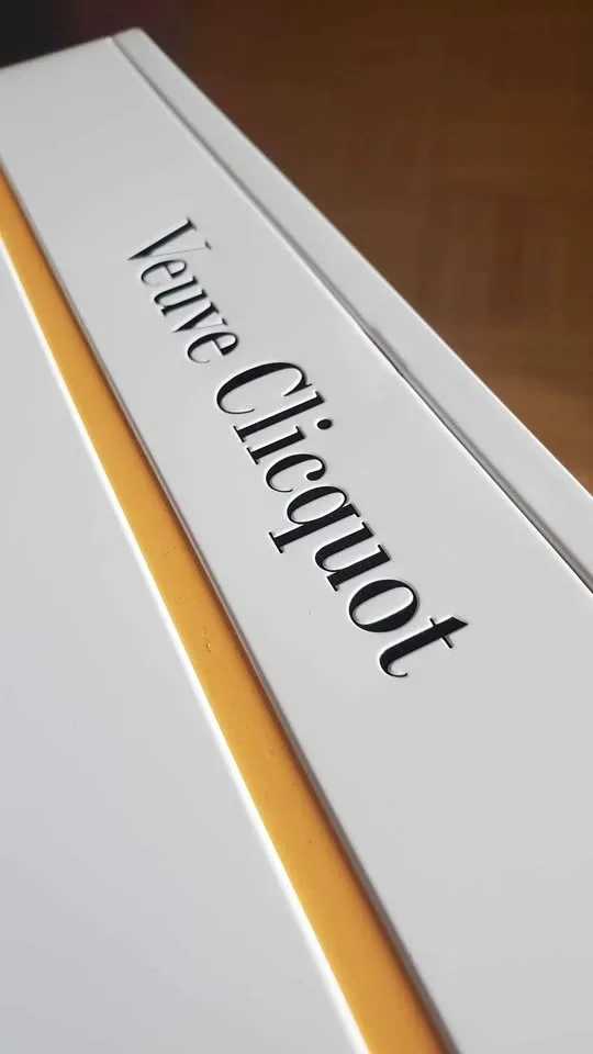 Veuve Clicquot Limited Edition Collectors Cassette Tin Box * Emp - photo 5