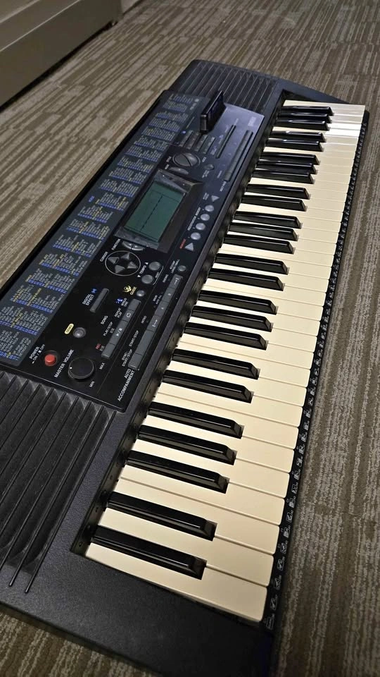Electronic Keyboard Yamaha PortaTone PSR-420 FE