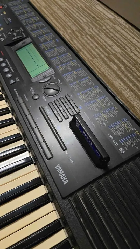 Electronic Keyboard Yamaha PortaTone PSR-420 FE - photo 3