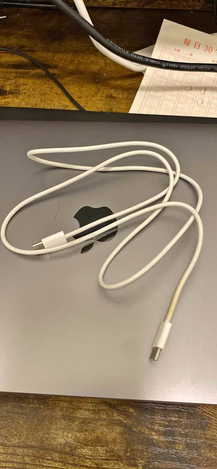 iPhone 16 original cable