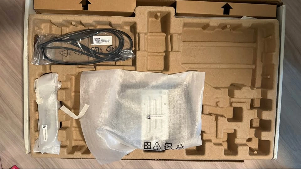 Dell S2721D 27” QHD Monitor in box - photo 3