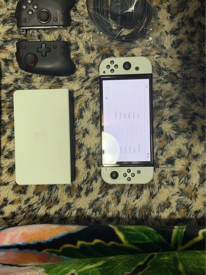 Nintendo Switch OLED Bundle + Zelda TOTK + Hori Split Pad Pro - photo 2
