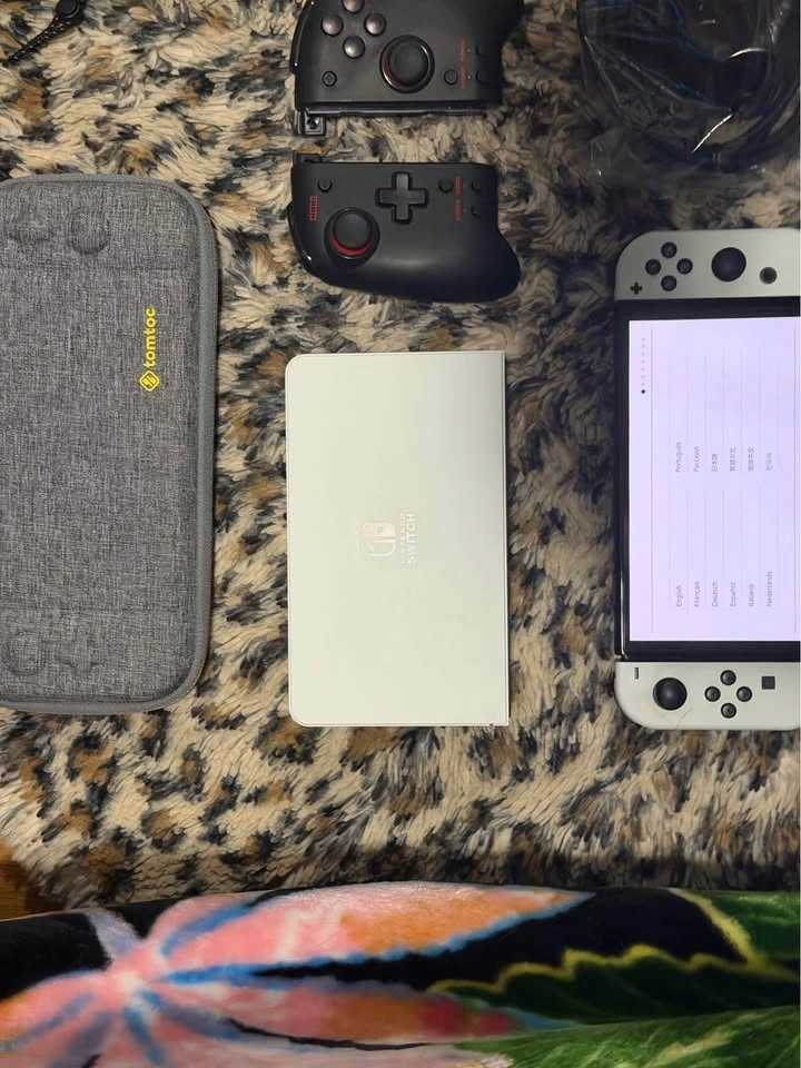 Nintendo Switch OLED Bundle + Zelda TOTK + Hori Split Pad Pro - photo 3