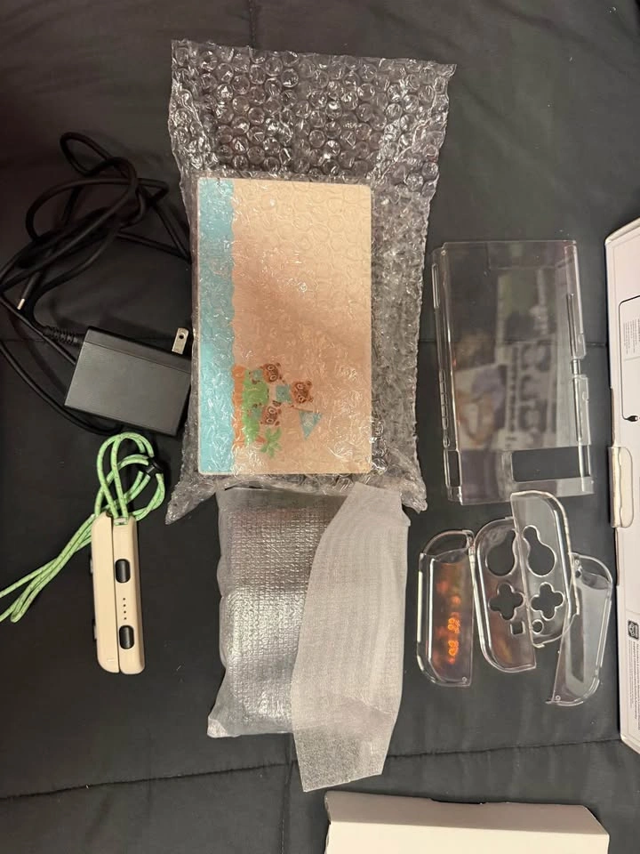 Nintendo Switch Animal Crossing Edition – Complete in Box - photo 4