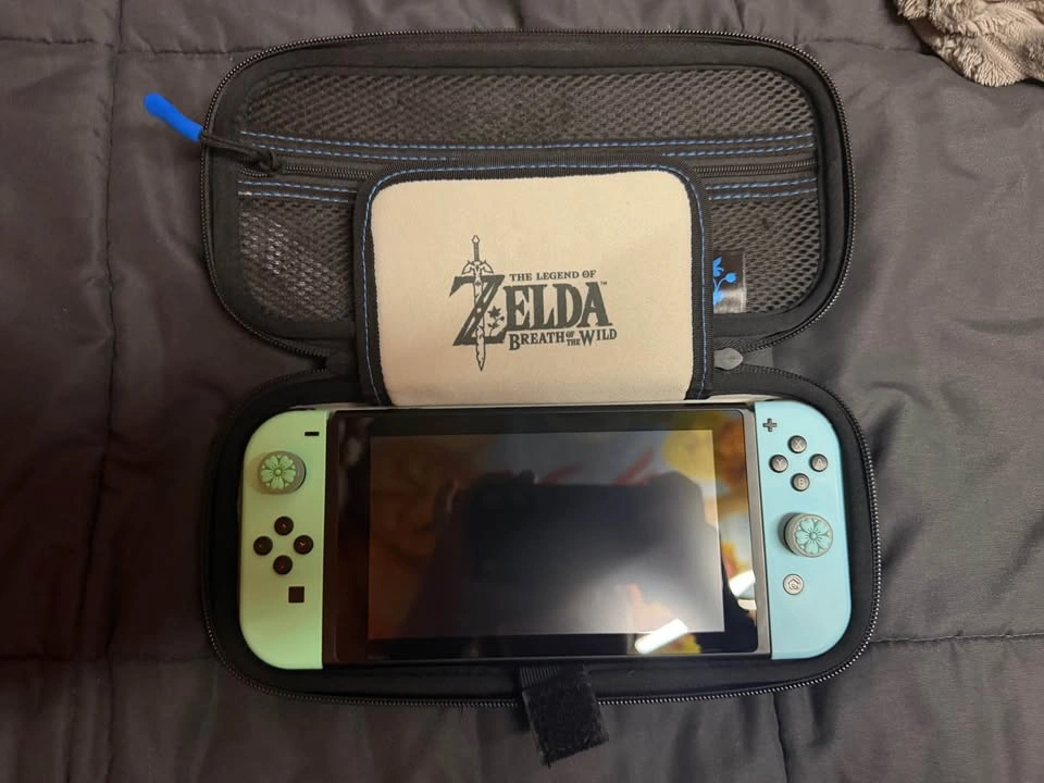 Nintendo Switch Animal Crossing Edition Bundle – Complete + Extr - photo 2