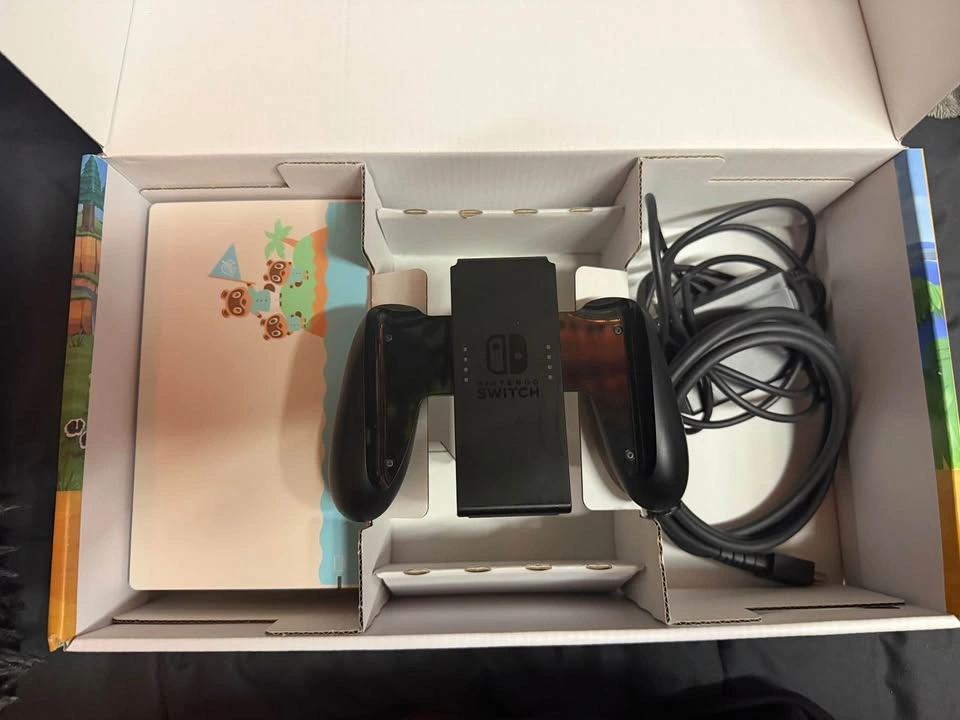 Nintendo Switch Animal Crossing Edition Bundle – Complete + Extr - photo 5
