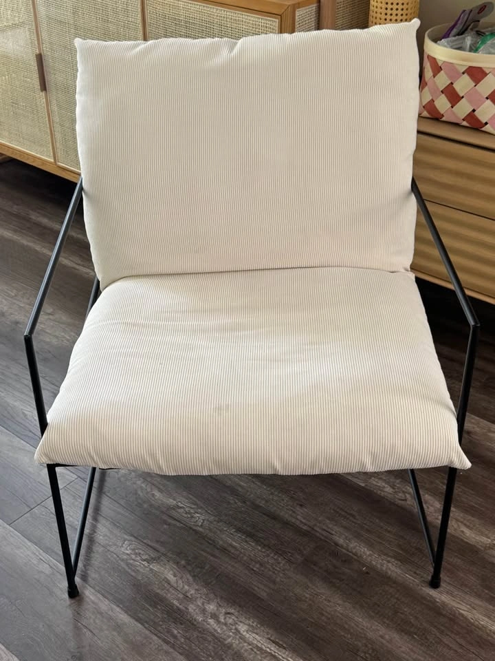 Designer Accent Lounge Chair – Like New - photo 2