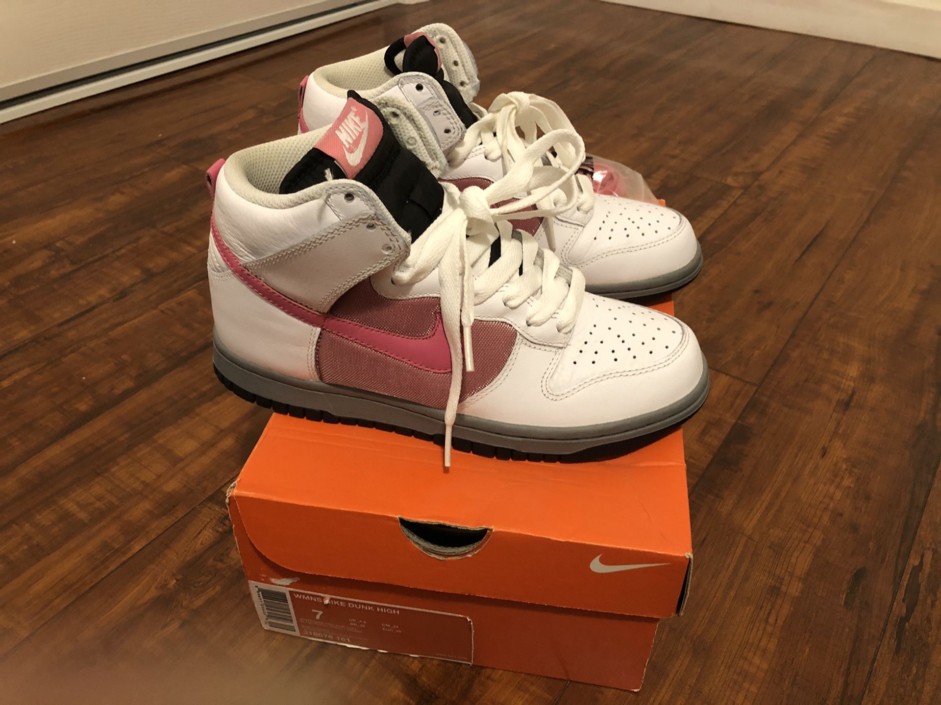 Women’s NIKE Dunk High - photo 4