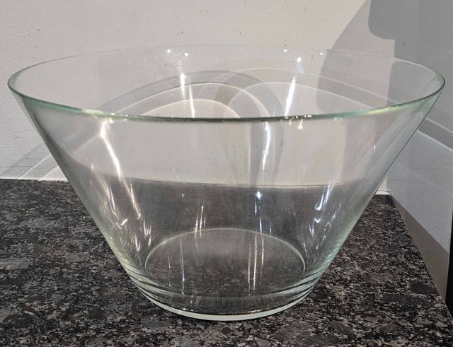 Glass bowl