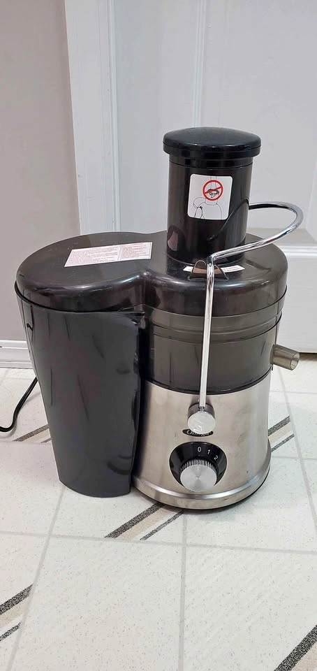 Omega Centrifugal Juicer