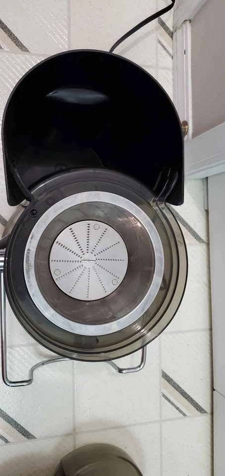Omega Centrifugal Juicer - photo 2
