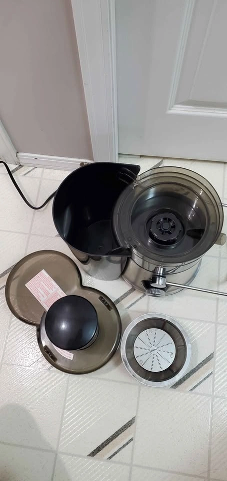 Omega Centrifugal Juicer - photo 3