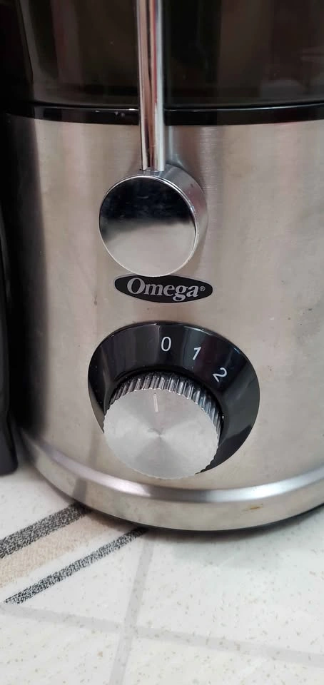 Omega Centrifugal Juicer - photo 4