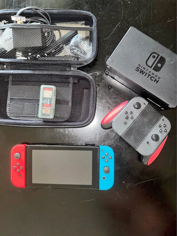 Nintendo Switch With 2 games and 4 Joy cons