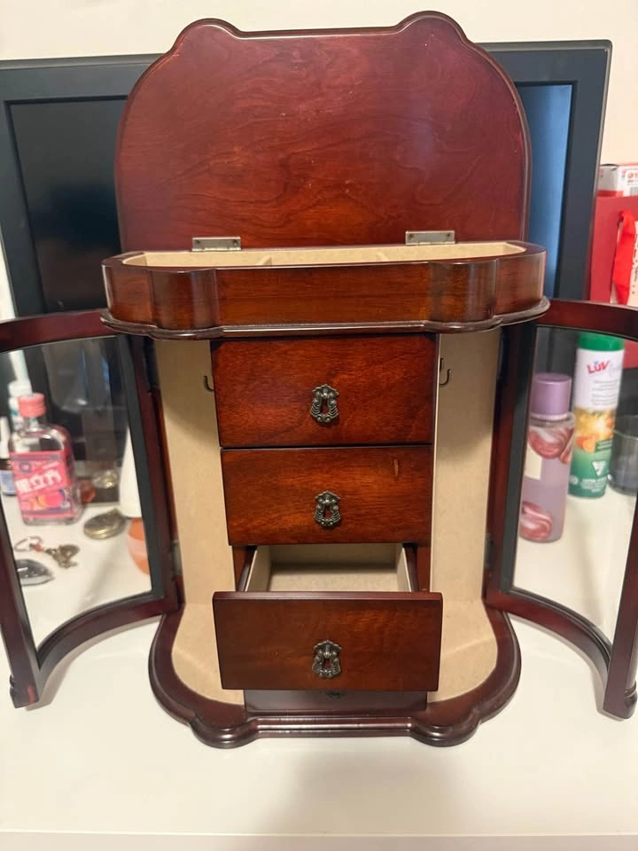 Vintage Cherry Wood Jewelry Box - photo 2