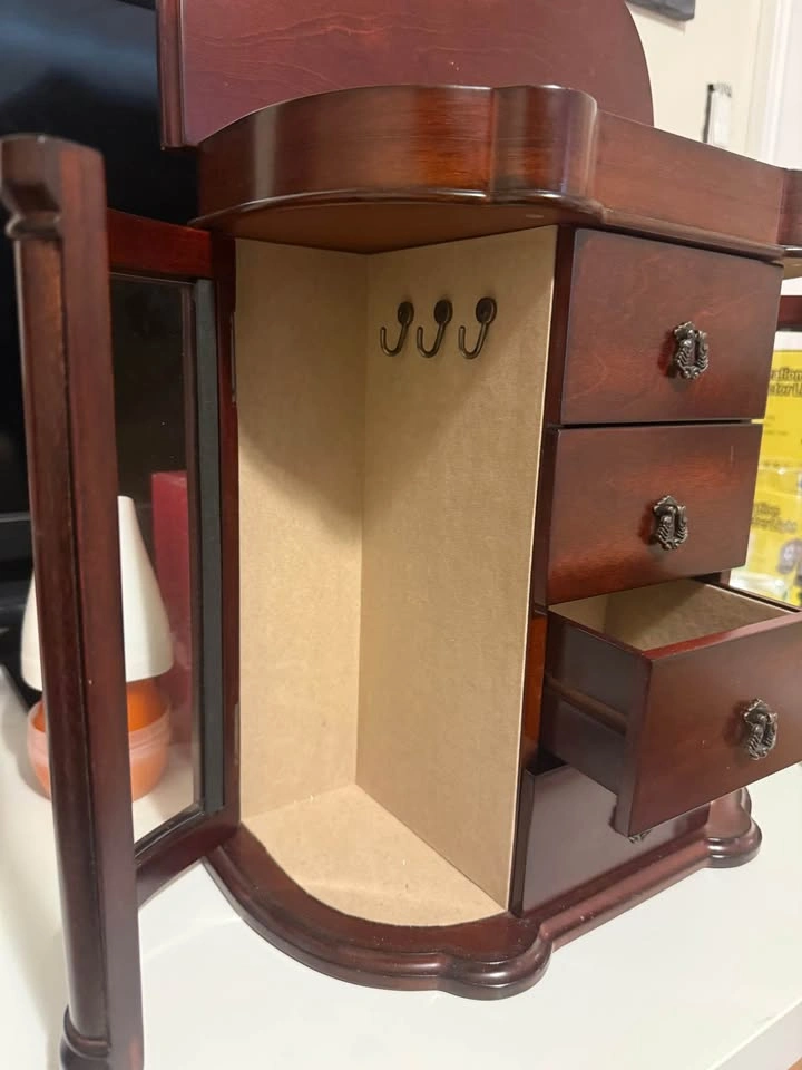 Vintage Cherry Wood Jewelry Box - photo 3