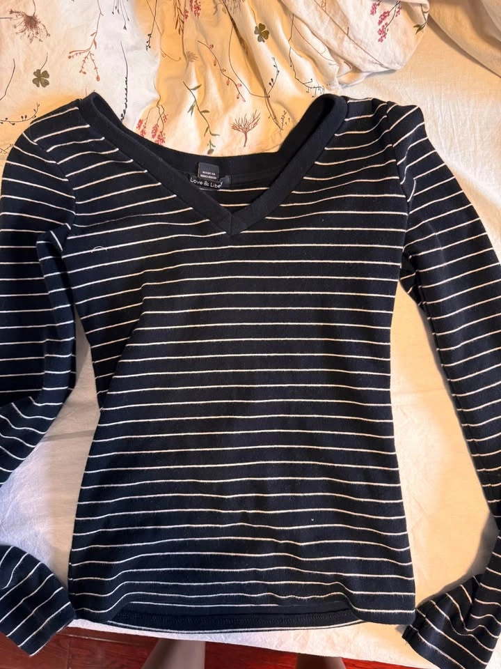 Black and white strip long sleeve - photo 2