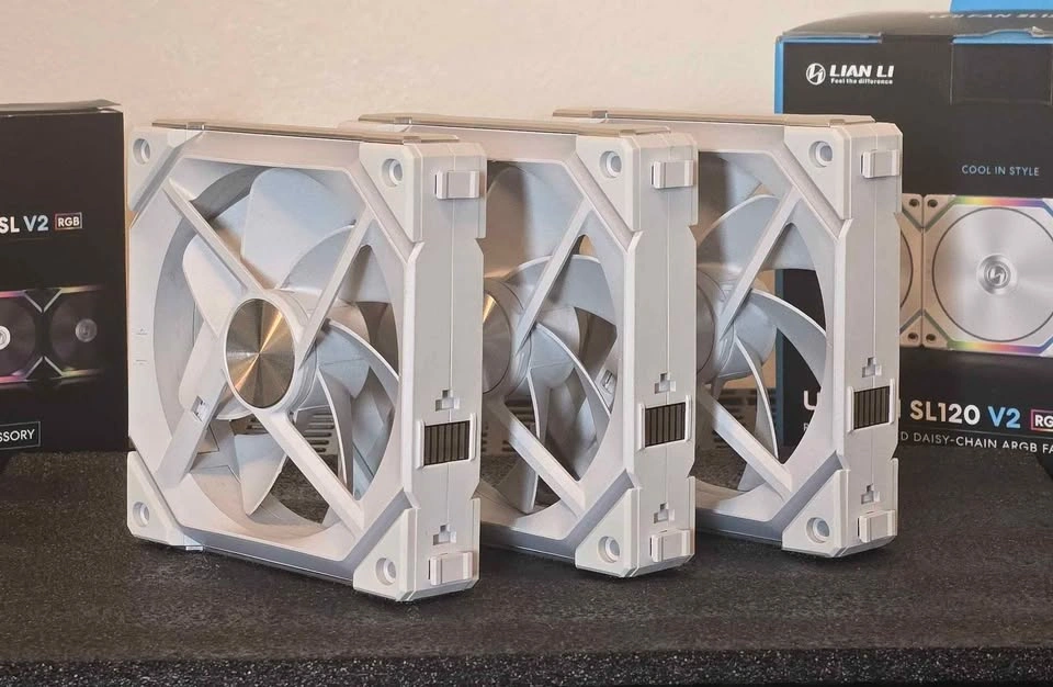 Lian Li UNI FAN SL120 V2 RGB White 3-Pack - photo 3